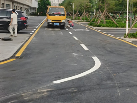 小區(qū)彎道劃線